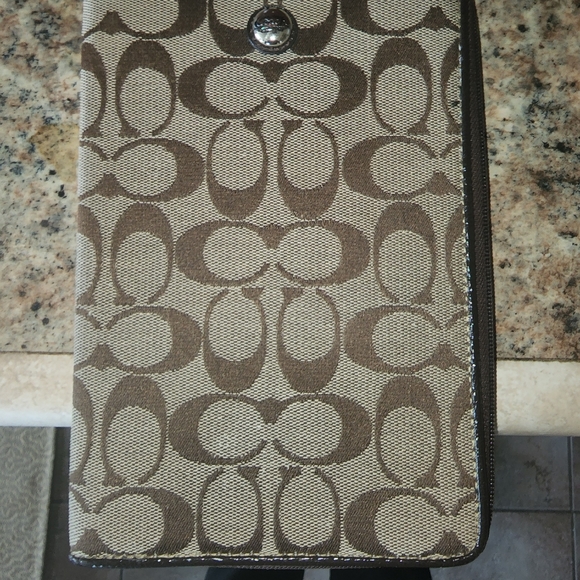 Coach cover for Kindle Fire - Picture 2 of 2